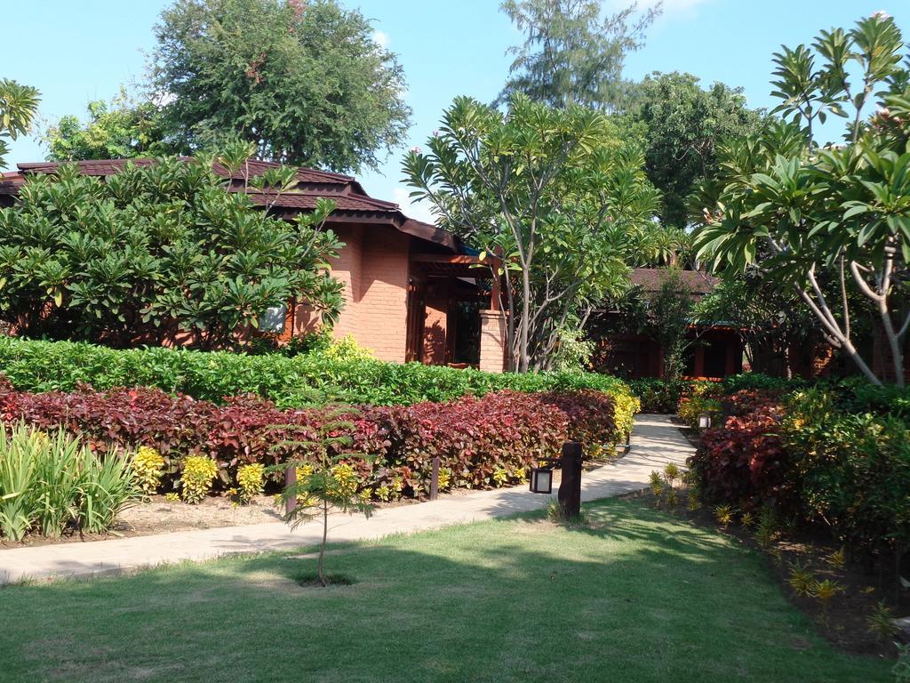 Aye Yar River View Resort Bagan Ngoại thất bức ảnh