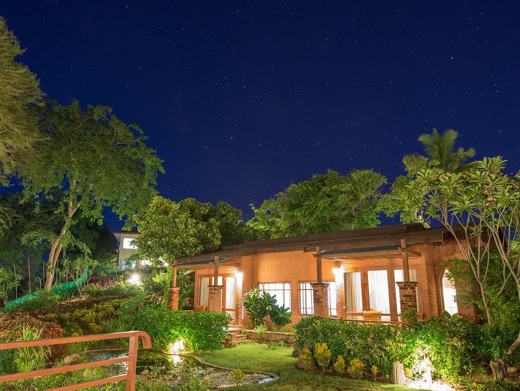 Aye Yar River View Resort Bagan Ngoại thất bức ảnh
