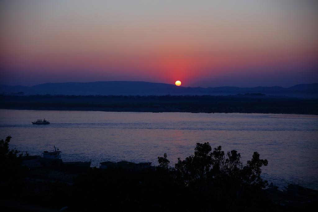 Aye Yar River View Resort Bagan Ngoại thất bức ảnh