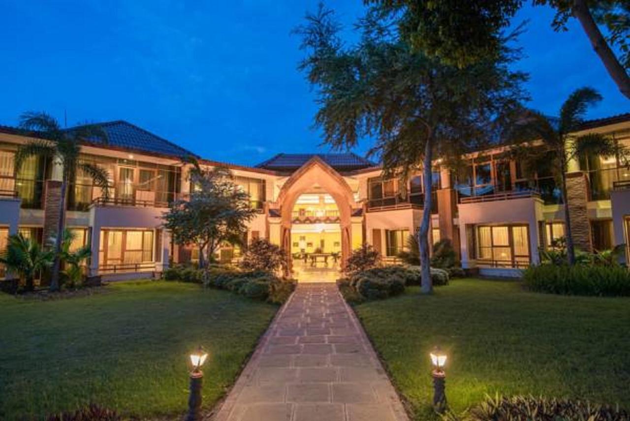 Aye Yar River View Resort Bagan Ngoại thất bức ảnh